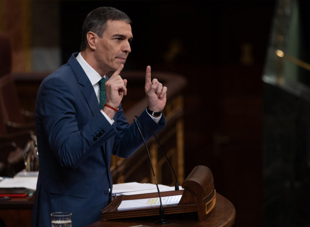Archivo - El presidente del Gobierno, Pedro Sánchez, en una sesión plenaria