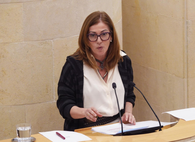 La diputada del PRC Rosa Díaz en la tribuna del Parlamento