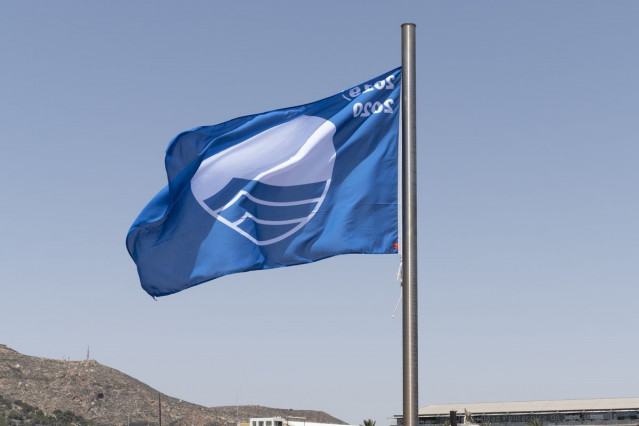 Archivo - Foto archivo del izado bandera azul en el Real Club de Regatas de Cartagena.