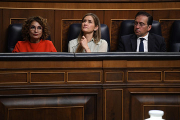 (I-D) La vicepresidenta primera y ministra de Hacienda, María Jesús Montero; la vicepresidenta tercera y ministra para la Transición Ecológica, Sara Aagesen y el ministro para Asuntos Exteriores, 