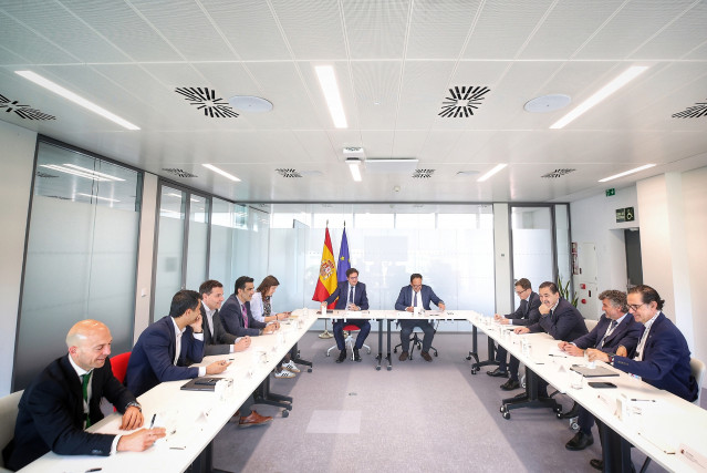 El ministro para la Transformación Digital y de la Función Pública, Óscar López, reunido con las principales empresas españolas vinculadas a la ciberseguridad