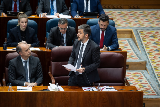 El consejero de Presidencia, Justicia y Administración Local, Miguel Ángel García, interviene durante un pleno en la Asamblea de Madrid, a 24 de abril de 2025, en Madrid (España).