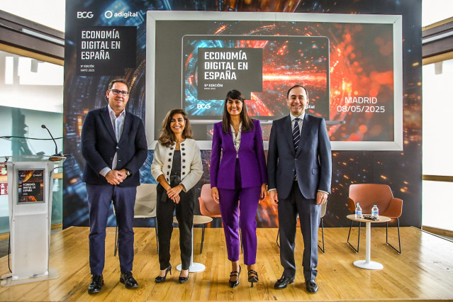El director general de Adigital, César Tello; la presidenta de Adigital, Susana Voces; la secretaria de Estado de Digitalización e IA, María González; y el presidente de Boston Consulting Group (BCG), Rafael Rilo.