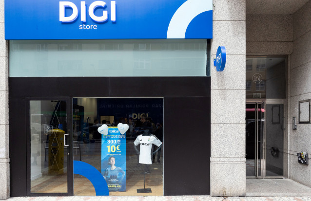 Archivo - Nueva tienda DIGI, a 3 de abril de 2025, en Burgos, Castilla y León