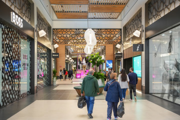 Archivo - El remodelado centro comercial ‘Sevilla Fashion Outlet’. A 31 de octubre de 2023, en Sevilla (Andalucía, España).