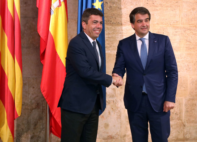 El ‘president’ de la Generalitat, Carlos Mazón, recibe al vicepresidente de Cohesión y Reformas de la Comisión Europea, Raffaele Fitto