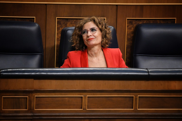 La vicepresidenta primera y ministra de Hacienda, María Jesús Montero, durante una sesión plenaria en el Congreso de los Diputados, a 10 de abril de 2025, en Madrid (España).