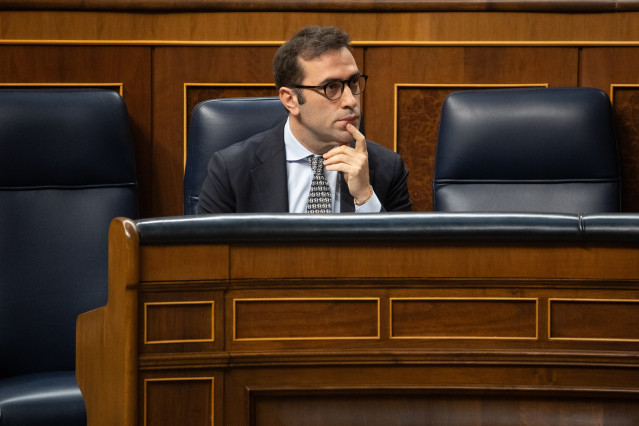 El ministro de Economía, Carlos Cuerpo, durante una sesión plenaria, en el Congreso de los Diputados, a 8 de mayo de 2025, en Madrid (España).