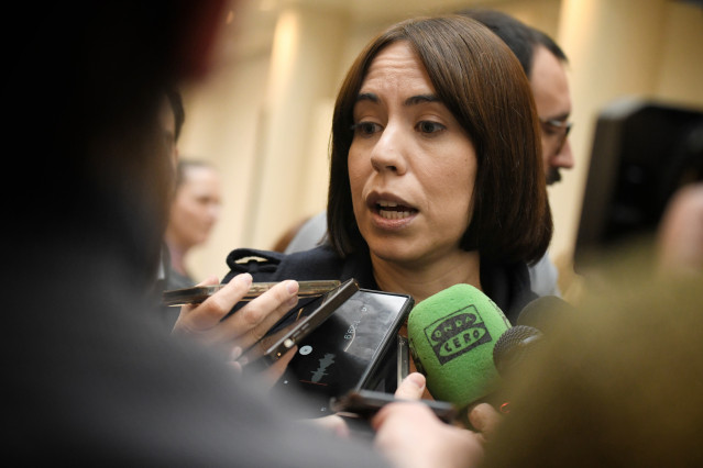 Archivo - La ministra de Ciencia, Innovación y Universidades y secretaria general del PSPV-PSOE, Diana Morant, atiende a los medios de comunicación. Imagen de archivo.