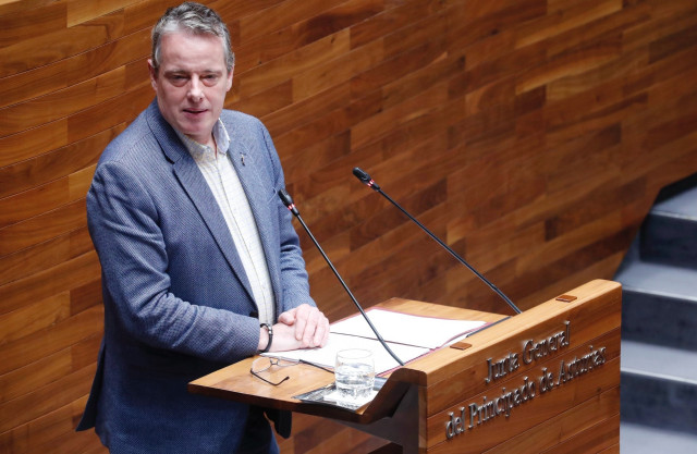 El consejero de Medio Rural y Política Agraria, Marcelino Marcos Líndez en el Pleno de la Junta.