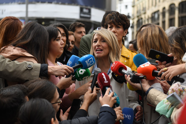 La vicepresidenta segunda y ministra de Trabajo, Yolanda Díaz, ofrece declaraciones a los medios durante la manifestación por el Día del Trabajador, a 1 de mayo de 2025, en Madrid (España).