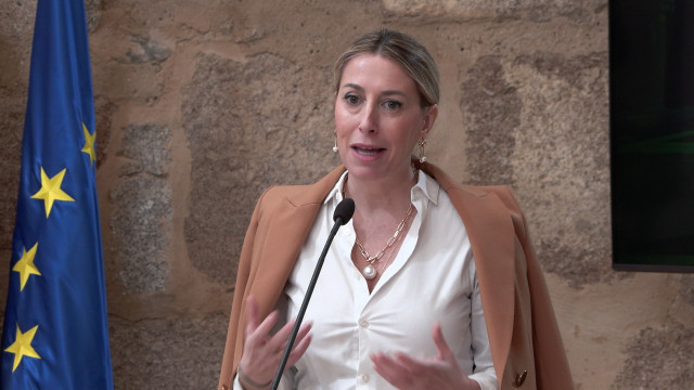 Archivo - La presidenta de la Junta de Extremadura, María Guardiola, en rueda de prensa