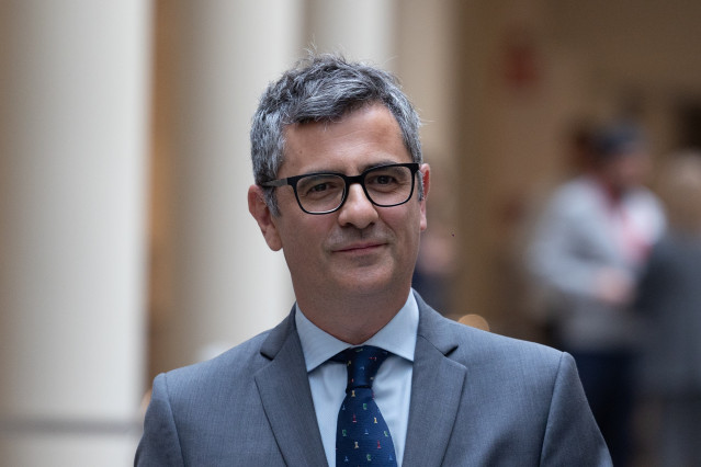 El ministro de la Presidencia, Justicia y Relaciones con las Cortes, Félix Bolaños, a su llegada a una sesión de control al Gobierno en el Senado, a 6 de mayo de 2025, en Madrid (España).