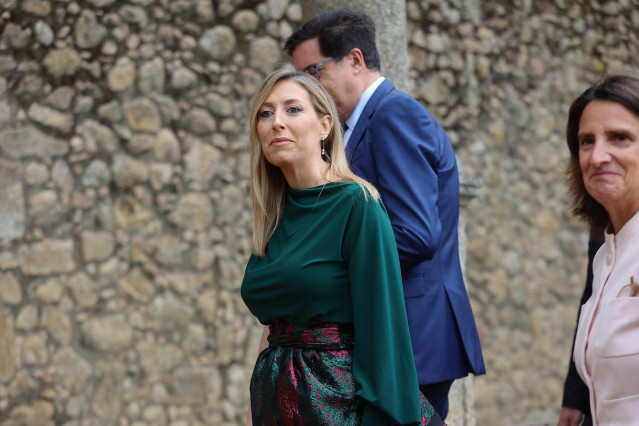 La presidenta de la Junta de Extremadura, María Guardiola, a la llegada a la entrega del Premio Carlos V a Josep Borrell