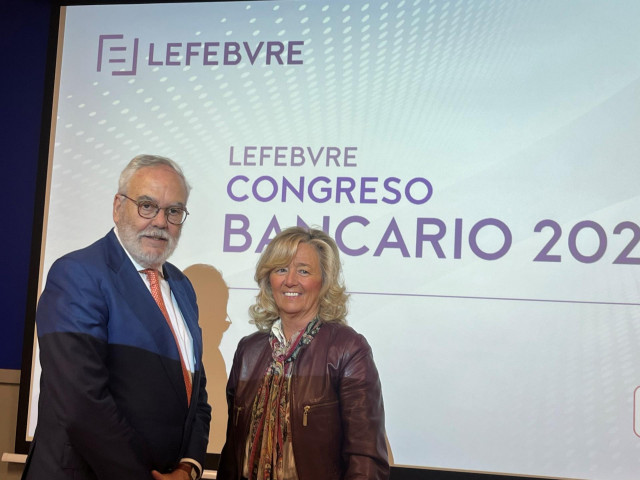Juan Pujol, presidente de Lefebvre, y María Enciso Alonso-Muñumer, decana de la Facultad de Ciencias Jurídicas y Políticas y catedrática de Derecho Mercantil de la URJC.