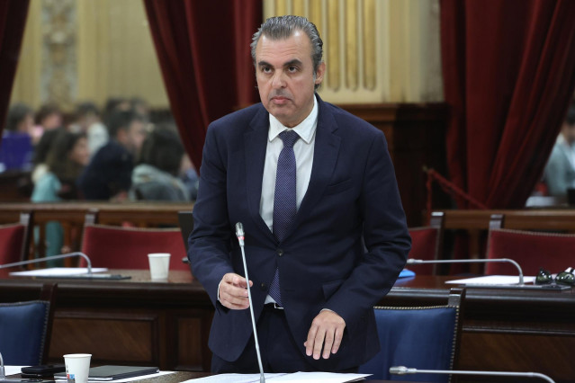 Archivo - El conseller de Educación, Toni Vera.