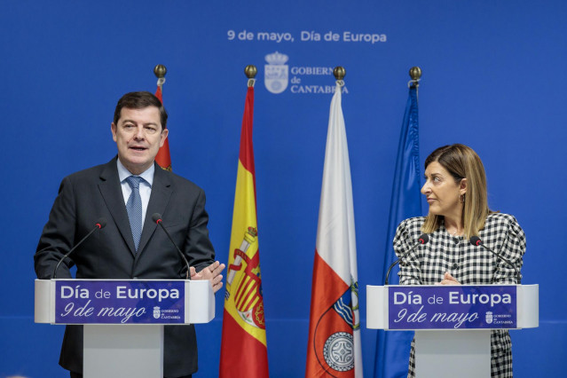 Mañueco y Buruaga en el acto del Día de Europa celebrado en Santander