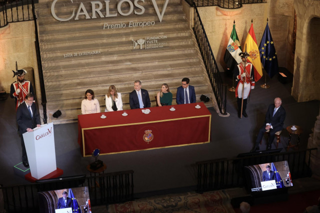 El expresidente del Gobierno Mariano Rajoy interviene en la entrega del Premio Europeo Carlos V a Josep Borrell