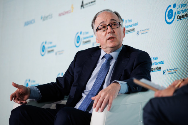 Archivo - El CEO de International Airlines Group, Luis Gallego, interviene durante la celebración del IV Foro Internacional Expansión, en el Parador de Alcalá de Henares, a 10 de mayo de 2023, en Alcalá de Henares, Madrid (España)