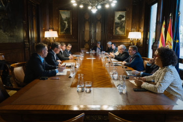 El ministro de Industria y Turismo, Jordi Hereu, y los consejeros del Gobierno de Navarra Mikel Irujo y Carmen Maeztu se reúnen con la dirección de BSH.