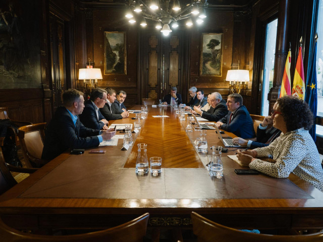 El ministro de Industria y Turismo, Jordi Hereu, y los consejeros del Gobierno de Navarra Mikel Irujo y Carmen Maeztu se reúnen con la dirección de BSH.