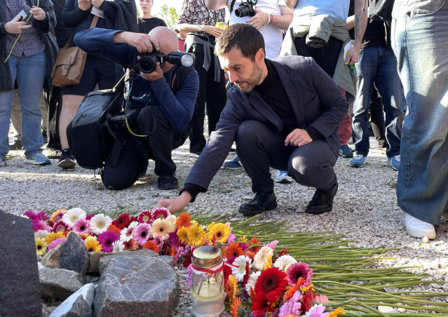 El ministro Bustinduy ha participado en los actos oficiales para conmemorar el 80 aniversario de la liberación de los campos nazis De Mauthausen y Gusen, en Austria, en homenaje a los más de 9.000 republicanos españoles víctimas de estos campos.
