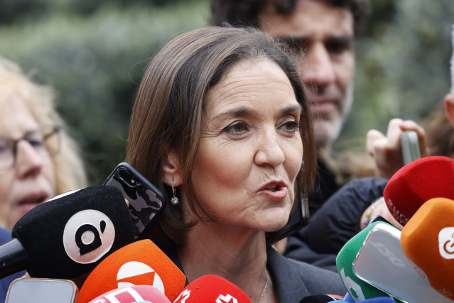 La portavoz del PSOE en el Ayuntamiento de Madrid, Reyes Maroto,  atiende a los medios, a 22 de abril de 2025, en Madrid (España).