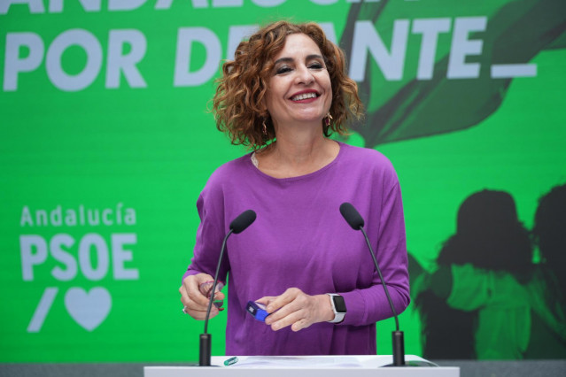 La secretaria general del PSOE de Andalucía, María Jesús Montero, en rueda de prensa en Sevilla. (Foto de archivo).