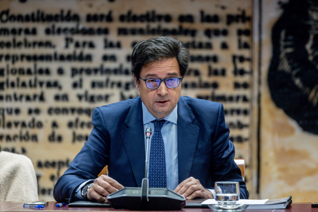 Archivo - El ministro para la Transformación Digital y de la Función Pública, Óscar López Águeda, comparece ante la Comisión de Función Pública, en el Senado, a 31 de enero de 2025, en Madrid (España).
