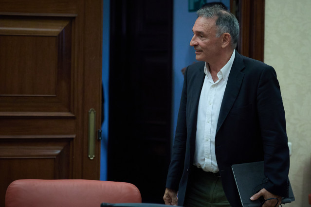 Archivo - El diputado de Sumar, Enrique Santiago, a 27 de agosto de 2024, en Madrid (España).