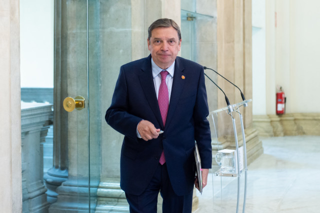 El ministro de Agricultura, Pesca y Alimentación, Luis Planas, ofrece una rueda de prensa para informar sobre los principales asuntos de interés agrario y pesquero, en el Ministerio de Agricultura, Pesca y Alimentación, a 12 de mayo de 2025, en Madrid (Es