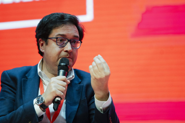 Archivo - El secretario general del PSOE-M y ministro para la Transformación Digital y de la Función Pública, Óscar López.