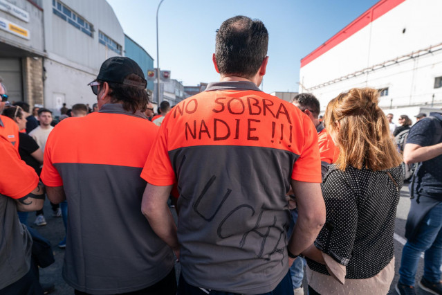 Archivo - Manifestación de la plantilla de Bridgestone en una jornada de huelga por el ERE