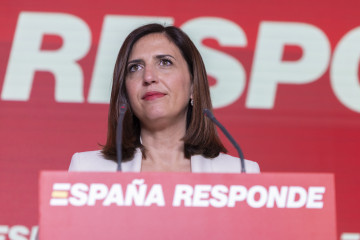 La portavoz del PSOE, Esther Peña, en una rueda de prensa en la sede del partido en la calle Ferraz.