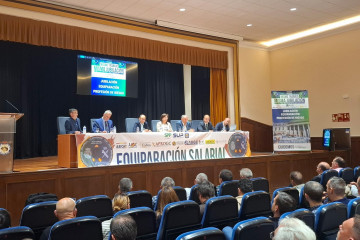 Los portavoces parlamentarios de Interior en las jornadas de la plataforma policial por la jubilación digna y la equiparación salarial