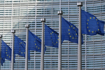 Archivo - Banderas de la Unión Europea (UE).