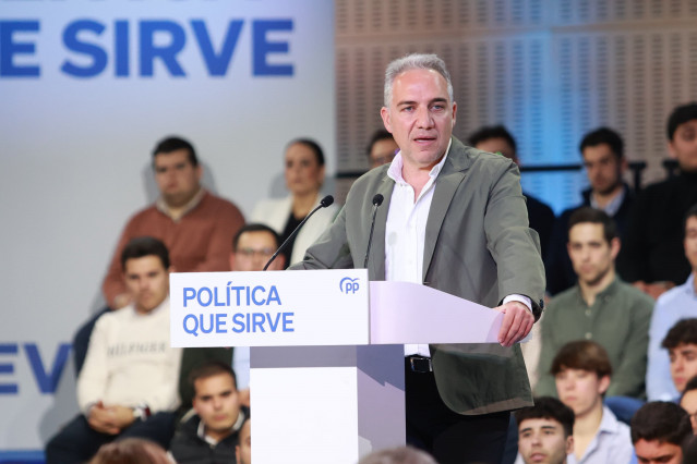 Archivo - El vicesecretario de Coordinación Autonómica y Local y Análisis Electoral del PP, Elías Bendodo, participa en la segunda jornada de la Interparlamentaria del PP que se celebra en Sevilla.