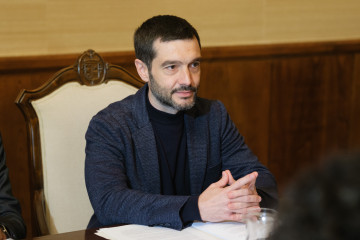La alcaldesa de Santiago de Compostela, Goretti Sanmartín, se reúne con el ministro de Derechos Sociales, Consumo y Agenda 2030, Pablo Bustinduy, en el Ayuntamiento de Santiago de Compostela, a 25 d