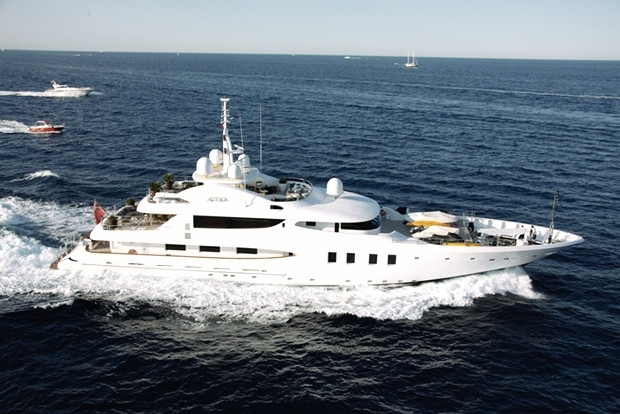 Archivo - Yate De Lujo Navegando