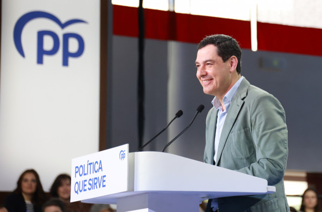 Archivo - El presidente del PP de Andalucía, Juanma Moreno, interviene durante la clausura de la 27ª Interparlamentaria del PP. A 30 de marzo de 2025, en Sevilla (Andalucía , España). (Foto de archivo).