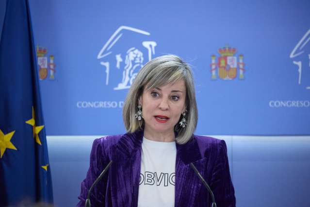 La portavoz de Sumar en el Congreso, Verónica Martínez, durante una rueda de prensa anterior a la Junta de Portavoces, en el Congreso de los Diputados, a 6 de mayo de 2025, en Madrid (España).