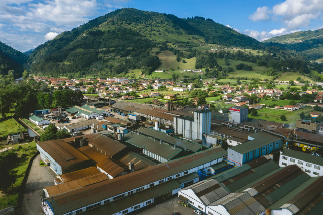Archivo - Planta de Nissan en Los Corrales de Buelna