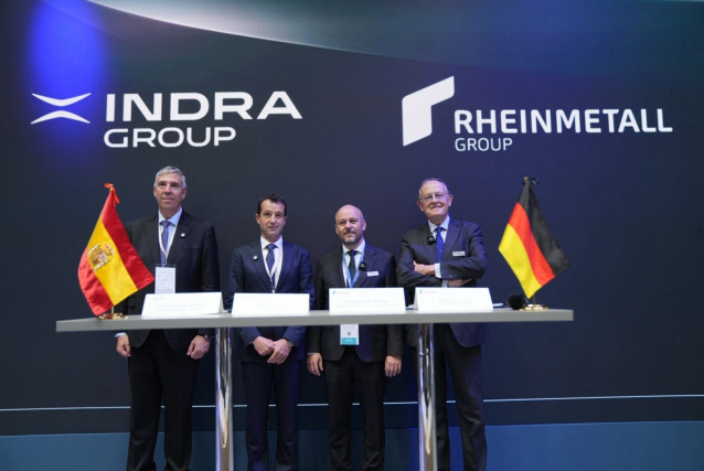 Archivo - Firma del acuerdo entre Indra y Rheinmetall en el marco de Feindef, a 13 de mayo de 2025, en Madrid (España)