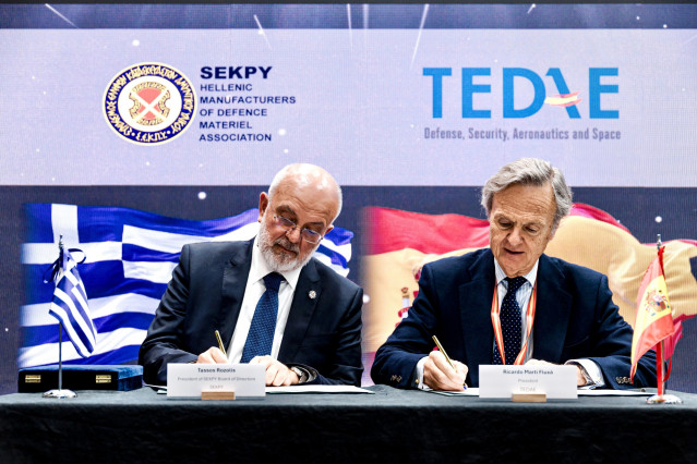 Archivo - Firma del acuerdo entre TEDAE y SEKPY