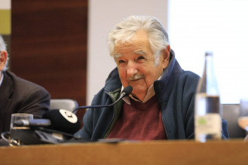 Mujica 1600 1067