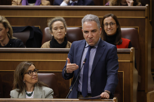 Archivo - El diputado del PP Elías Bendodo interviene durante una sesión de control al Gobierno en el Congreso de los Diputados, a 26 de febrero de 2025, en Madrid (España). (Foto de archivo).