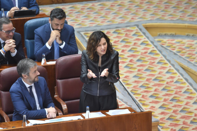 La presidenta de la Comunidad de Madrid, Isabel Díaz Ayuso, durante un pleno de la Asamblea de Madrid, a 14 de mayo de 2025, en Madrid (España).