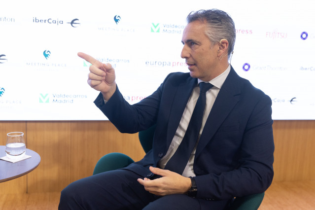 Archivo - El consejero de Medio Ambiente, Agricultura e Interior de la Comunidad de Madrid, Carlos Novillo, interviene durante un Desayuno Madrid, en el Auditorio Meeting Place de Castellana, a 13 de diciembre de 2024, en Madrid (España).