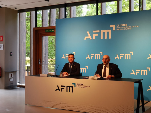 El  su director general de AFM Cluster, Xabier Ortueta, y el presidente José Pérez Berdud,  en San Sebastián