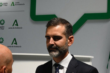 Fernández-Pacheco en el estand de la Junta en Expoliva